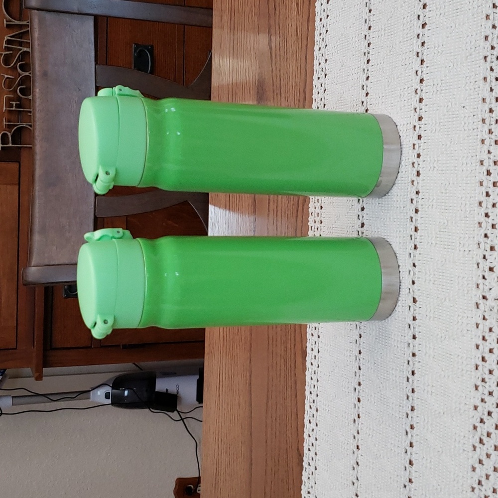 Set of 2 tripple layered vacumm sealed beverage bottles. Brand New.